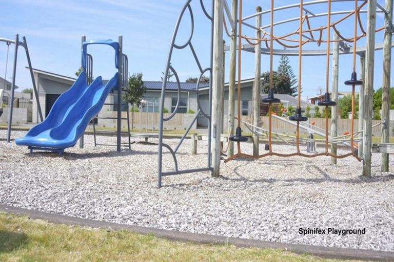 Photo of property in 2 Excelsa Place, Papamoa Beach, Papamoa, 3118