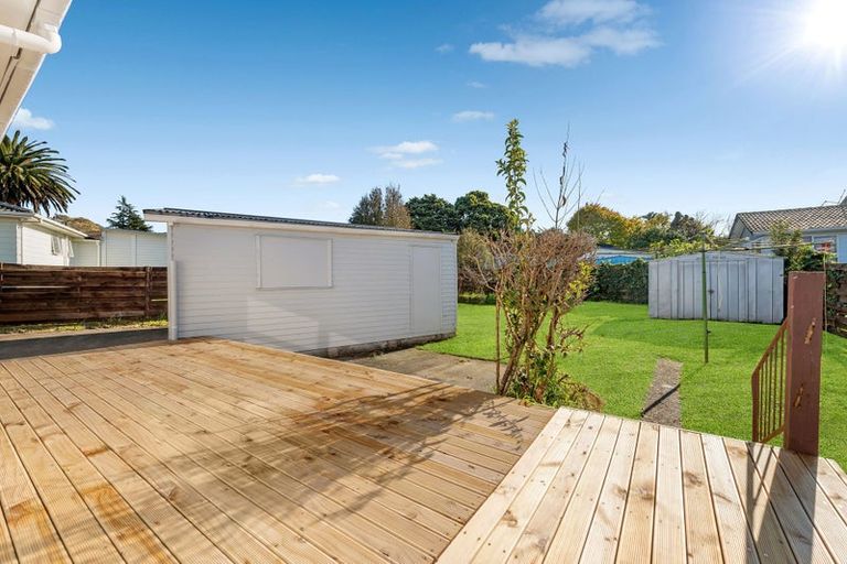 Photo of property in 30 Becker Drive, Weymouth, Auckland, 2103
