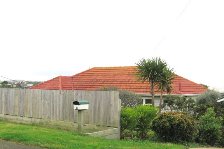 Photo of property in 8 Kinapori Terrace, Newlands, Wellington, 6037