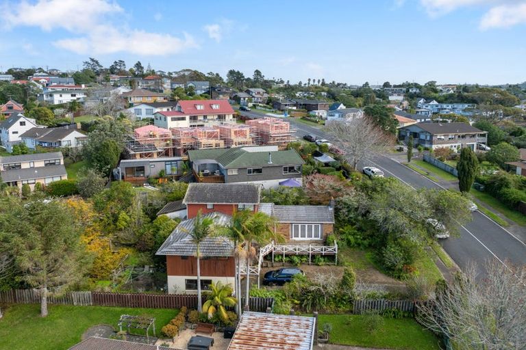 Photo of property in 121 Oaktree Avenue, Browns Bay, Auckland, 0630