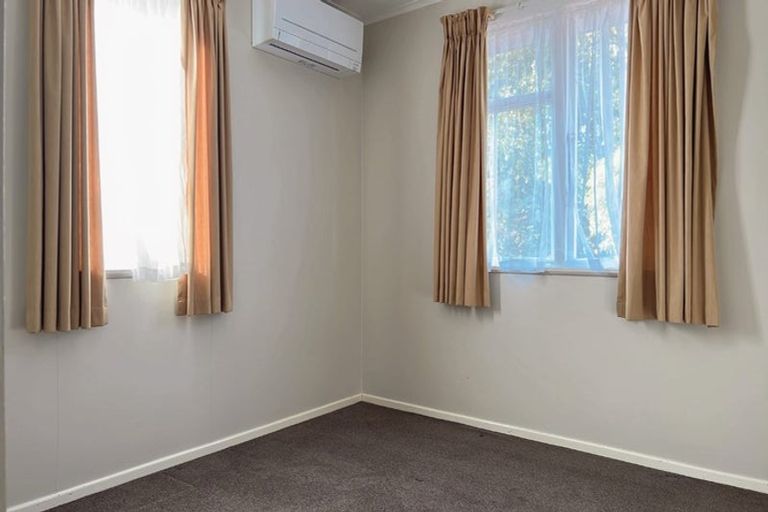 Photo of property in 1/204 Beach Haven Road, Beach Haven, Auckland, 0626