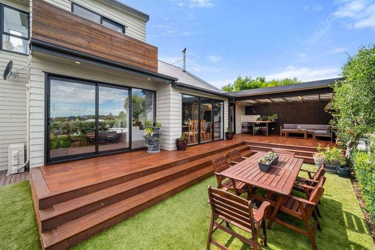 Photo of property in 94a Dyers Pass Road, Cashmere, Christchurch, 8022