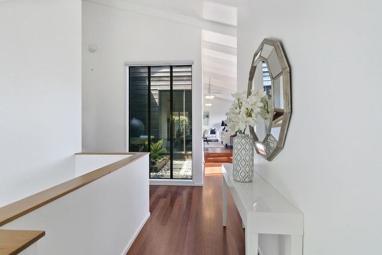 Photo of property in 1/9 Reynolds Place, Torbay, Auckland, 0630