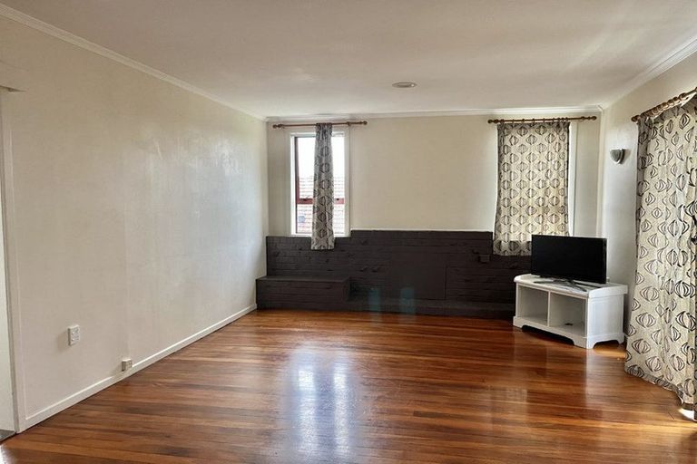 Photo of property in 38 Tudor Road, Henderson, Auckland, 0610