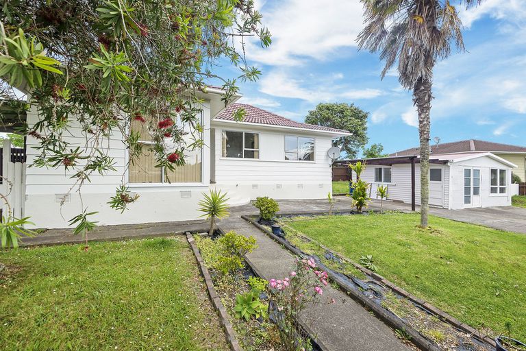 Photo of property in 2 Navigator Place, Papatoetoe, Auckland, 2025