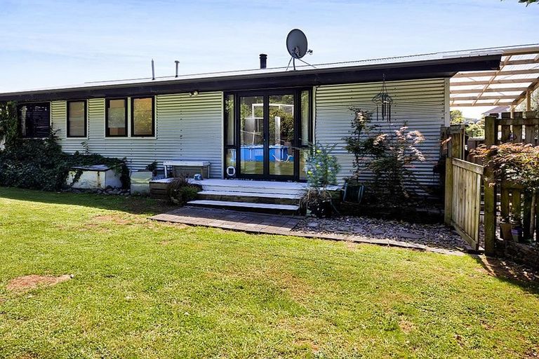 Photo of property in 3 Ward Place, Marfell, New Plymouth, 4310