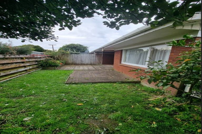 Photo of property in 1/39b Harrington Road, Henderson, Auckland, 0610