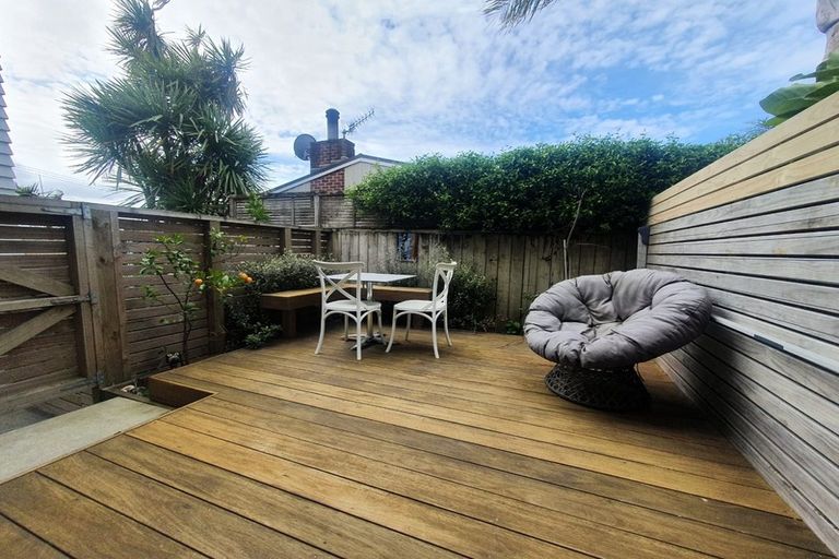 Photo of property in 4/50 Ocean View Road, Northcote, Auckland, 0627