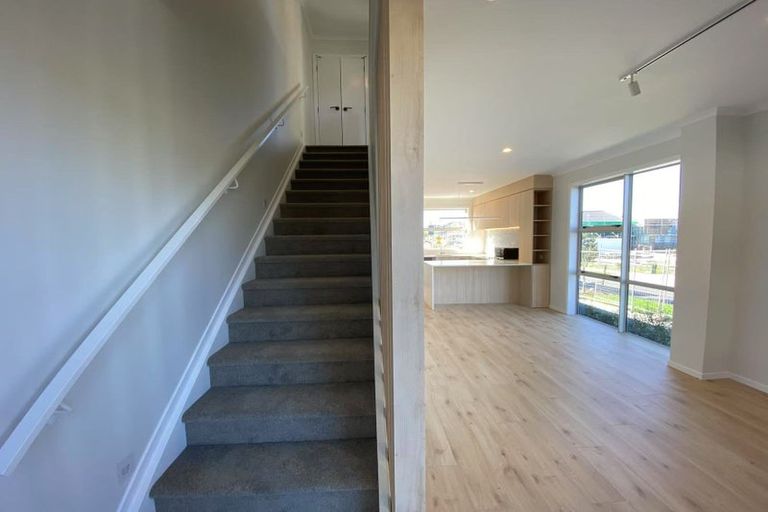 Photo of property in 7/664 Swanson Road, Swanson, Auckland, 0612