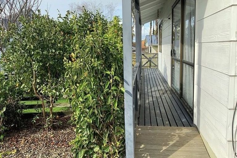 Photo of property in 7b Edgewater Parade, Waiuku, 2123