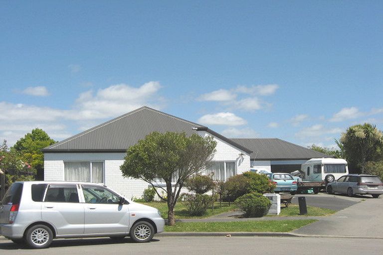 Photo of property in 32 Beauford Place, Parklands, Christchurch, 8083