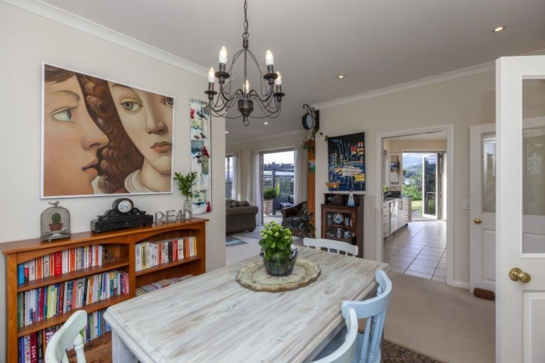 Photo of property in 136 Renown Road, Raumati South, Paraparaumu, 5032