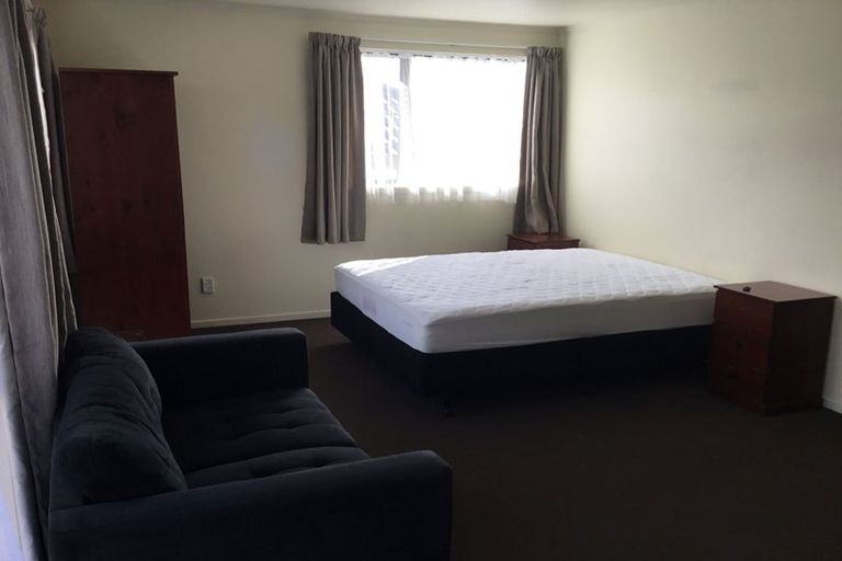 Photo of property in 8b Schnapper Rock Road, Schnapper Rock, Auckland, 0632