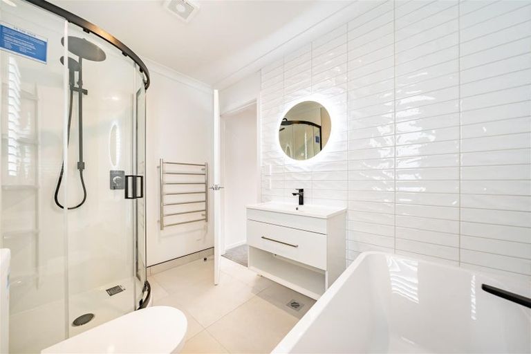 Photo of property in 44b Pine Avenue, Upper Hutt Central, Upper Hutt, 5018