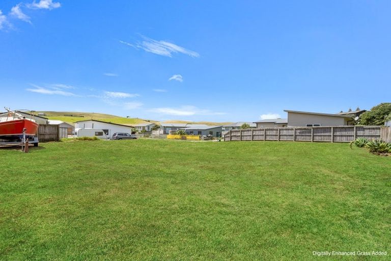 Photo of property in 13 Sunset Drive, Baylys Beach, 0377