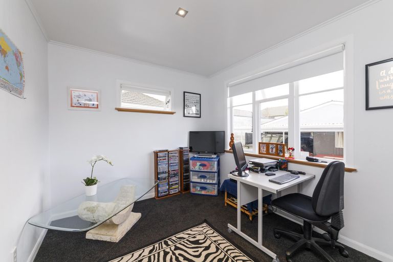 Photo of property in 10 Saint Albans Avenue, Hokowhitu, Palmerston North, 4410