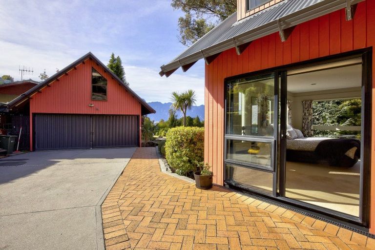 Photo of property in 79 Arawata Terrace, Sunshine Bay, Queenstown, 9300