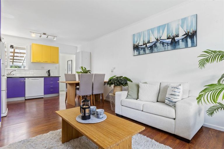 Photo of property in 2/100 Ti Rakau Drive, Pakuranga, Auckland, 2010