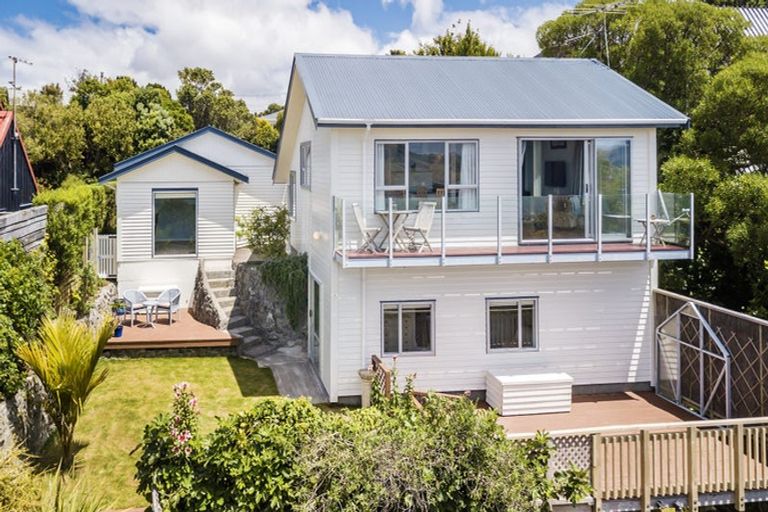 Photo of property in 85 Kahu Road, Paremata, Porirua, 5024