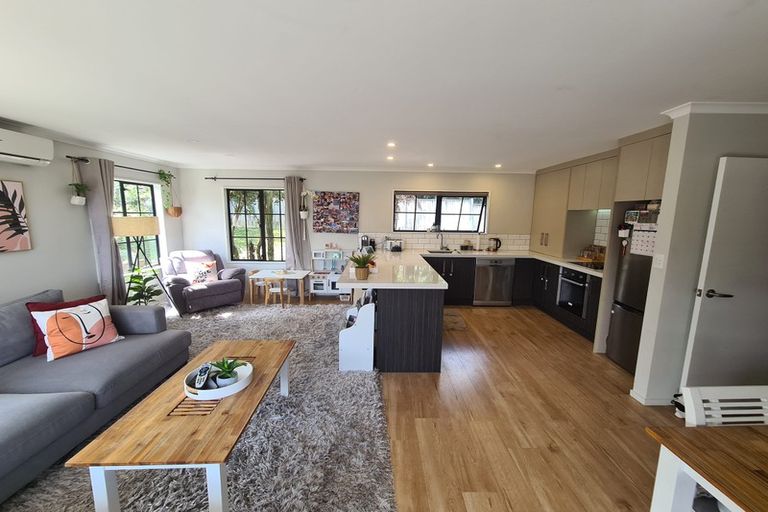 Photo of property in 8a Diosma Place, Botany Downs, Auckland, 2010