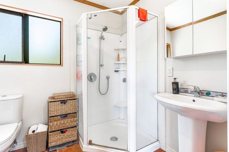 Photo of property in 214 Shaw Road, Oratia, Auckland, 0604