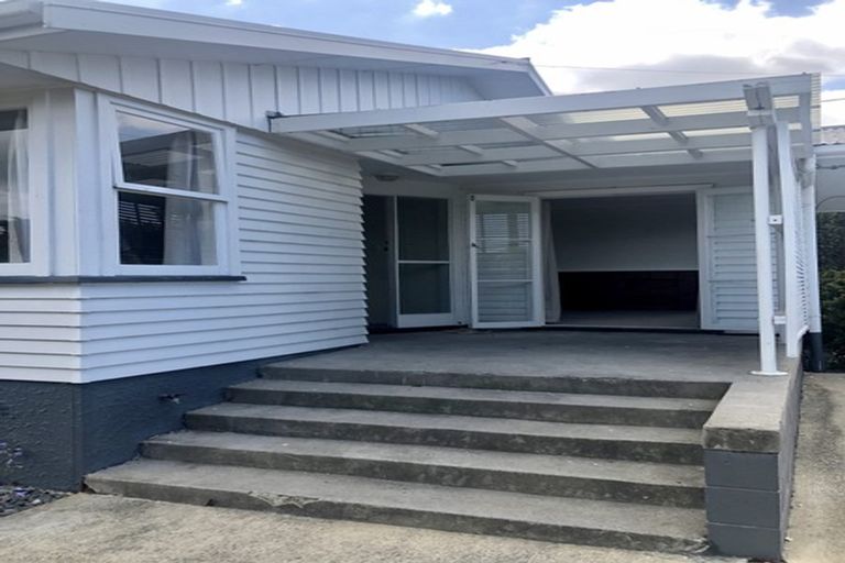 Photo of property in 199 Chivalry Road, Glenfield, Auckland, 0629