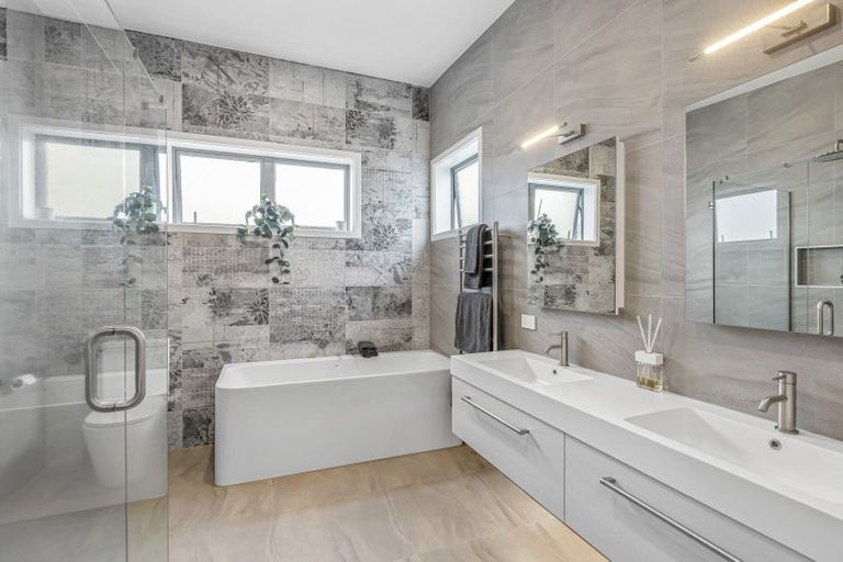 Photo of property in 51 Moffat Road, Red Beach, 0932