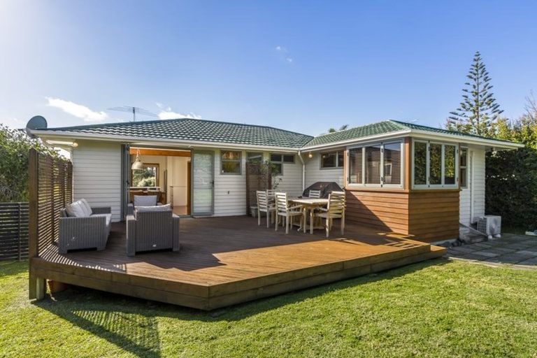 Photo of property in 17 Noall Street, Te Atatu Peninsula, Auckland, 0610