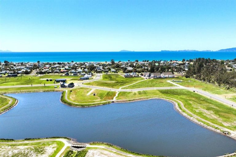 Photo of property in 11 Motutere Drive, Matarangi, 3592