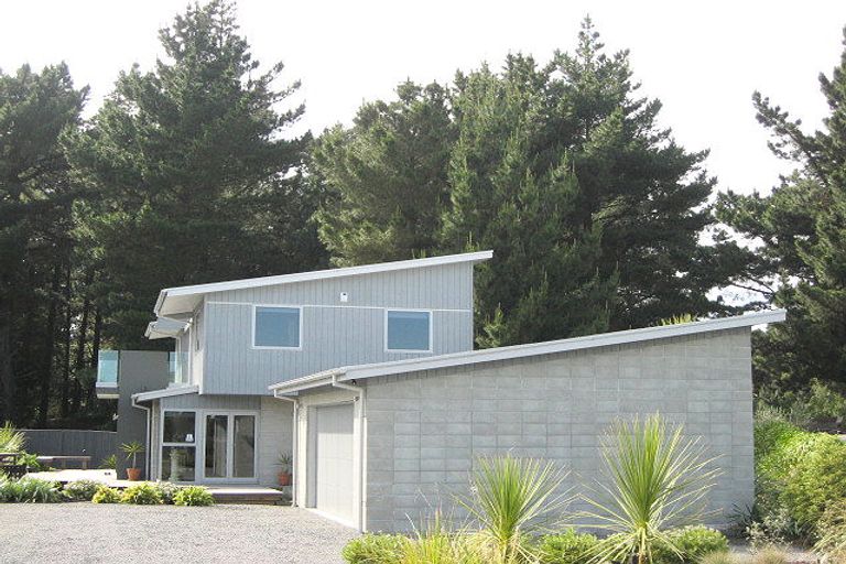 Photo of property in 2 Pine Avenue, Waikuku Beach, 7473