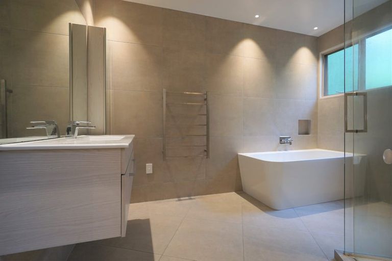 Photo of property in 2/18 Waipa Street, Birkenhead, Auckland, 0626