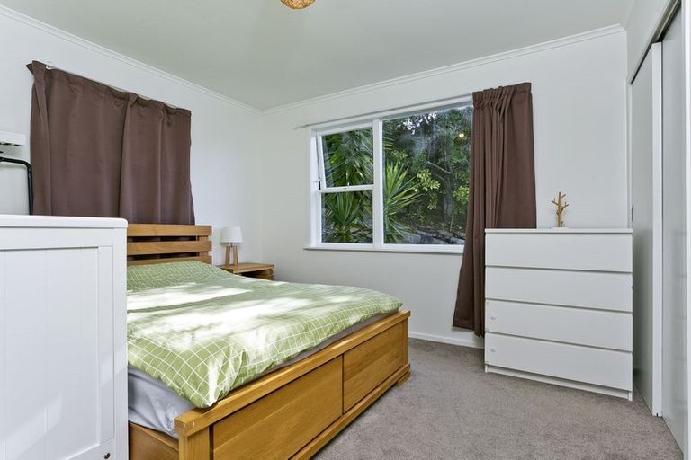 Photo of property in 72 Chivalry Road, Glenfield, Auckland, 0629