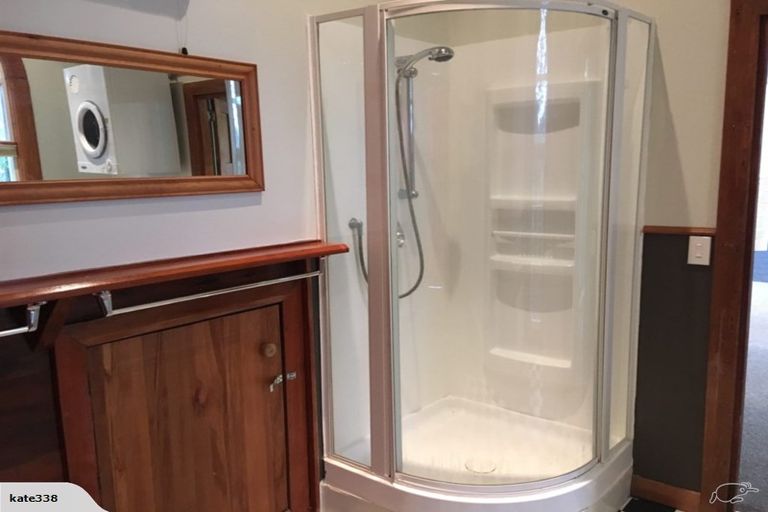 Photo of property in 2/158 Breaker Bay Road, Breaker Bay, Wellington, 6022