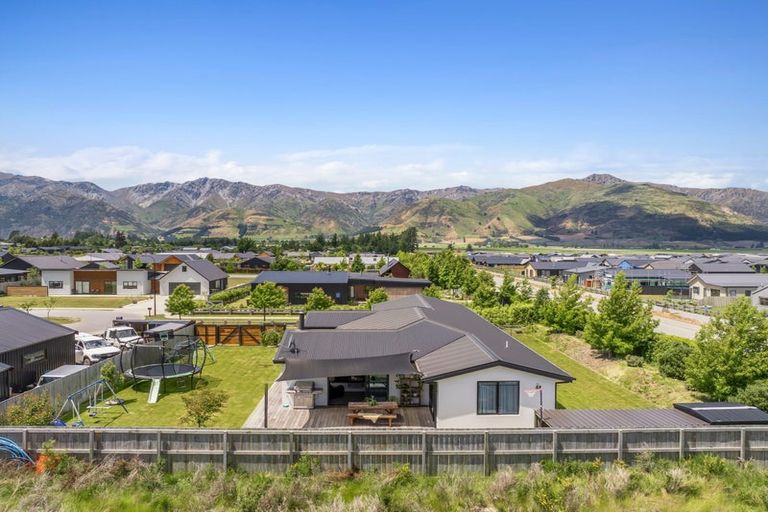 Photo of property in 9 Isthmus Place, Lake Hawea, Wanaka, 9382