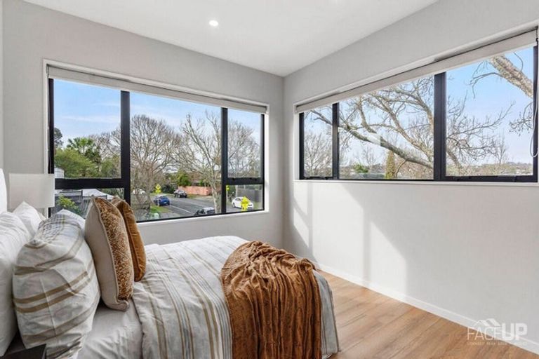 Photo of property in 43a Mirrabooka Avenue, Botany Downs, Auckland, 2010