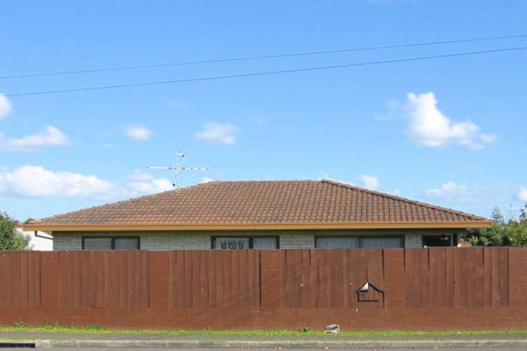 Photo of property in 2/12 Russell Road, Manurewa, Auckland, 2102