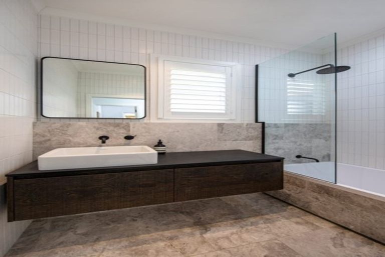 Photo of property in 49 Moa Road, Point Chevalier, Auckland, 1022