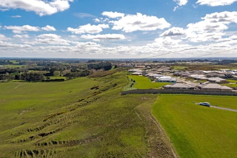 Photo of property in 14 Cyprus Place, Fitzherbert, Palmerston North, 4410