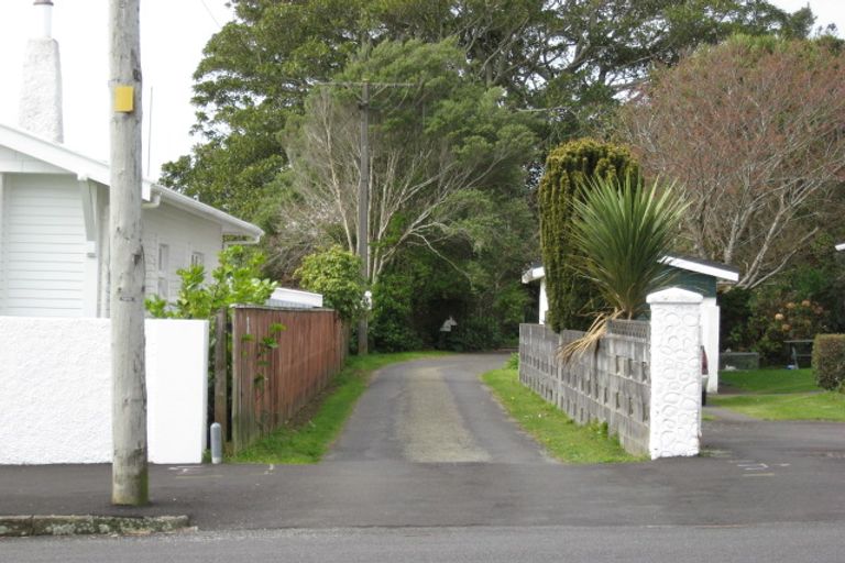 Photo of property in 9c Paynters Avenue, Strandon, New Plymouth, 4312