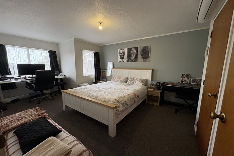 Photo of property in 6 Flinders Place, Johnsonville, Wellington, 6037