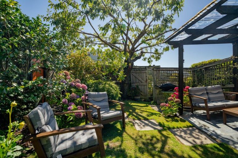 Photo of property in 7 Wynyard Crescent, Fernhill, Queenstown, 9300