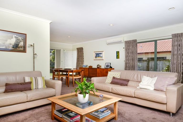 Photo of property in 9 Freestone Place, Henderson, Auckland, 0612