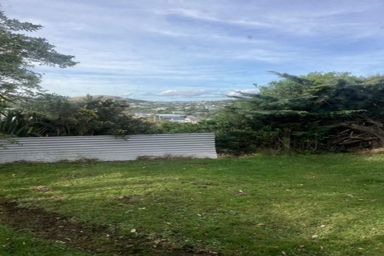 Photo of property in 9 Archbold Street, Newlands, Wellington, 6037