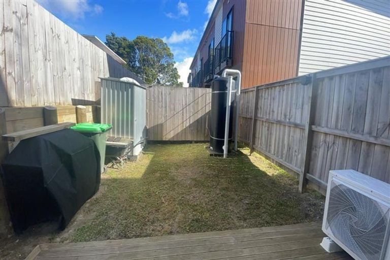 Photo of property in 5/1 Sylvan Crescent, Te Atatu South, Auckland, 0610