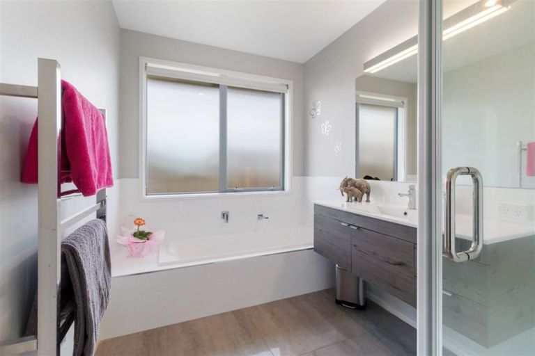 Photo of property in 21 Greystone Place, Omokoroa, 3114