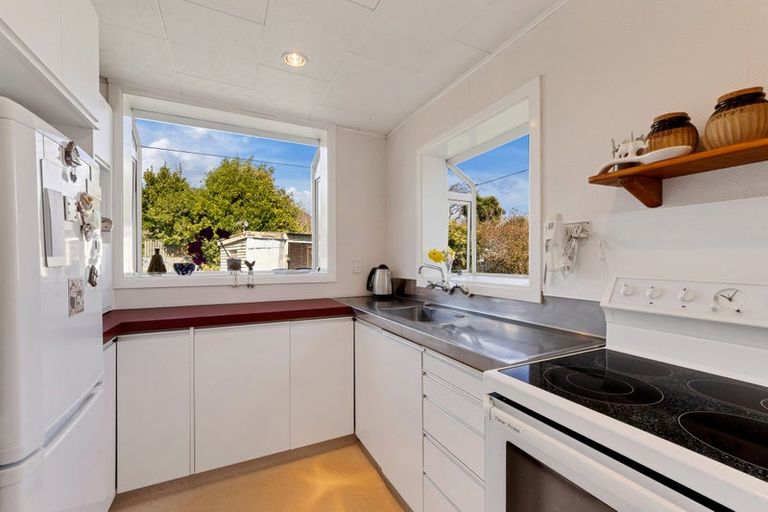 Photo of property in 25 Derrett Place, Saint Martins, Christchurch, 8022