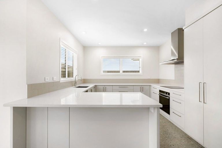 Photo of property in 102 Eriksen Road, Te Awa, Napier, 4110