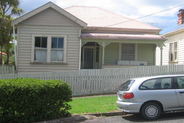 Photo of property in 36 Ewen Alison Avenue, Devonport, Auckland, 0624