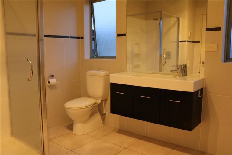 Photo of property in 68 Ngahue Drive, Stonefields, Auckland, 1072