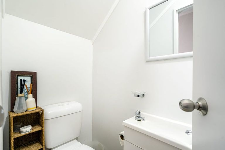 Photo of property in 7/15 Andersons Road, Oteha, Auckland, 0632